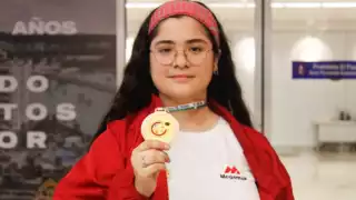 Dana Medina, bronce en Competencia Internacional de Matemáticas, vuelve de India