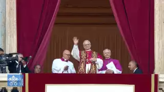 Cardenal Robert Prevost, quien  eligió el nombre de León XIV, es elegido como el Papa 267