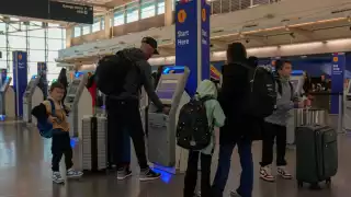 Crisis aérea en EU: más de 2 mil vuelos cancelados por falta de controladores debido al cierre de gobierno