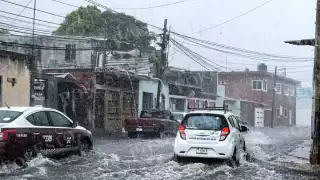 Fuerte lluvia deja calles anegadas en Ciudad del Carmen tras el paso del Frente Frío 10