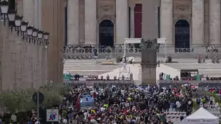 Más de 90 mil fieles han visitado la capilla ardiente del Papa Francisco en el Vaticano y se esperan 200 mil en su funeral