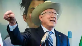 Ken Salazar cierra su misión en México con críticas a la estrategia de seguridad y un llamado a la cooperación