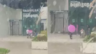 Héroe del día: Conductor de “Va y Ven” se moja para proteger a mujer en silla de ruedas durante aguacero