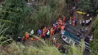 Tragedia en Guatemala: Al menos 51 muertos tras caída de autobús en barranco