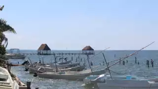 Pescadores detienen labores por mal tiempo en el litoral campechano