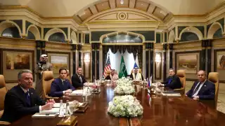 EE. UU. y Rusia inician diálogo en Riad para una posible resolución del conflicto en Ucrania