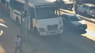 ¿Quién tuvo la culpa? Mujer cruza en verde y motociclista imprudente la atropella en Campeche   