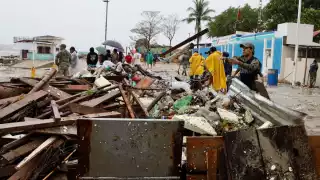 Huracán ‘Erick’ deja dos muertos y daños en Oaxaca y Guerrero; continúa alerta por lluvias