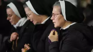 Papa Francisco reanuda fisioterapia respiratoria tras crisis de insuficiencia