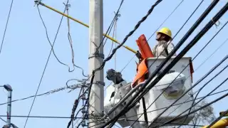 CFE instala nuevo tendido eléctrico en Hopelchén para beneficiar a más de 10 mil habitantes