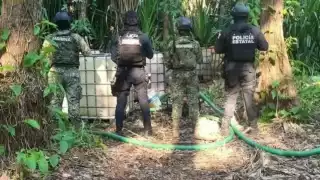 Marina asegura 7,500 litros de hidrocarburo en Tabasco: operativo frustra ordeña clandestina en Paraíso