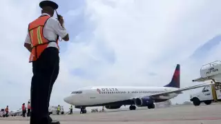 Emergencia aérea en el AICM: avión de Delta sufre despresurización y obliga a suspender operaciones