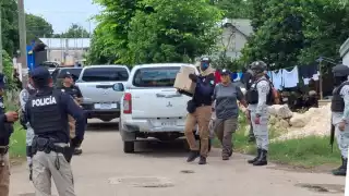   Decomisan en Pomuch 120 litros de gasolina, que vendía un ancianito para ayudar a su nietos   