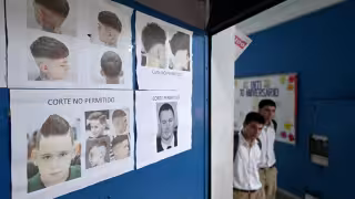 Bukele impone normas estrictas en escuelas, con uniformes impecables, cortes de pelo adecuados y disciplina obligatoria