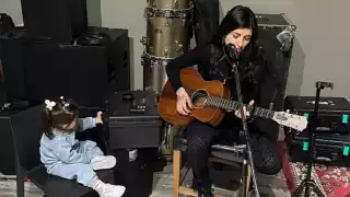 Cazzu reacciona al regalo de cumpleaños que Nodal le dio a su hija