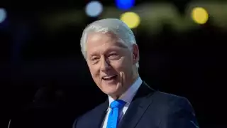 Bill Clinton es dado de alta tras hospitalización y pasará Navidad en casa