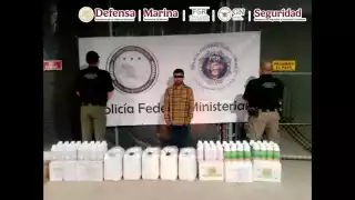 Detienen en Sonora a hombre con 150 litros de metanfetamina líquida ocultos en tractocamión​
