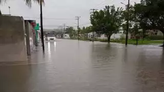 Bajo el agua Siglo XXI en Campeche por  Potencial Ciclón Uno 