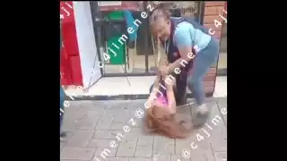 Empleadas de tienda 3B someten y golpean a ladrona sorprendida robando en la Cuauhtémoc