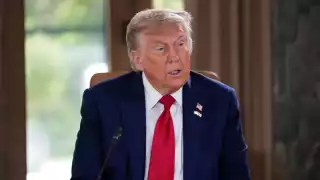 Trump presume "destrucción total" en Irán tras operación militar; Teherán responde con misiles y crece la tensión