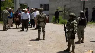 Crisis en Chiapas provoca que más de 100 mexicanos huyan de la violencia y se refugien en Guatemala