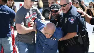 Arrestan a hombre de 71 años tras tiroteo en evento de Charlie Kirk en Utah: dijo que intentó distraer a la policía