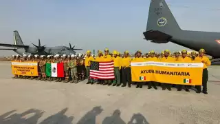 Regresa a México delegación de brigadistas tras combatir incendios en California