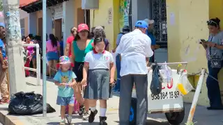 Venta de comida chatarra cerca de escuelas sigue sin restricciones en Ciudad del Carmen