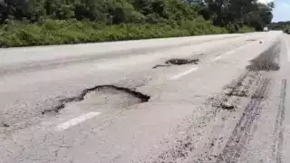 Denuncian bacalerenses falta de inoperatividad por parte de la empresa encargada de rehabilitar calles con baches en la comunidad
