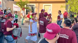 Joaquín Díaz Mena realiza una caminata en San José Tzal, acompañado de Tina Tuyub: EN VIVO