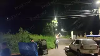 Choque entre Chevy y mototaxi deja lesionados en el barrio Santa Cruz de Calkiní