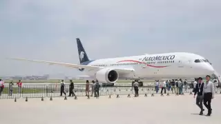 Sobrecargos de Aeroméxico posponen huelga 10 días: vuelos siguen normales mientras negocian alza salarial de 4.5 %