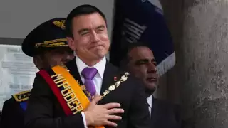 Daniel Noboa asume su segundo mandato como presidente de Ecuador y promete mano dura contra el crimen organizado