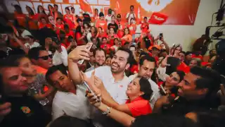 Trasladan a Jorge Álvarez Máynez al hospital, tras caída de templete en San Pedro Garza García: VIDEO