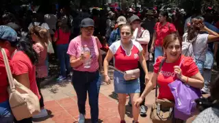 CNTE bloquea Reforma, Bucareli e Insurgentes; avanzan hacia embajadas en Polanco y colapsan vialidades en CDMX