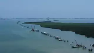 Secretaría de Infraestructura confirma derrame de cemento en la laguna Nichupté de Cancún