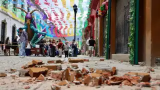 Sismo en Oaxaca deja un herido y caída de muro en el centro histórico de la capital