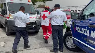 Motociclista resulta lesionado tras ser arrollado por camioneta fantasma en el centro de la ciudad