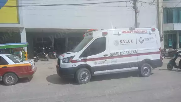 SAMU auxilia a mujer de 87 años que se desmayó en tienda de Escárcega