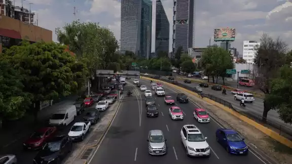 El programa Hoy No Circula es una medida ambiental que busca reducir la contaminación vehicular