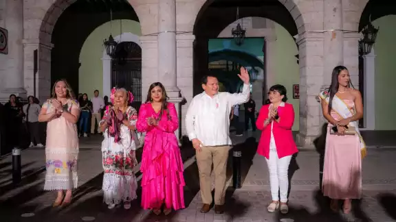 Yucatán enciende el Palacio de Gobierno en rosa por la lucha contra el cáncer de mama