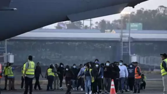 El canciller peruano, Elmer Schialer, recordó que desde agosto de 2022, 12 mil peruanos han sido deportados de Estados Unidos