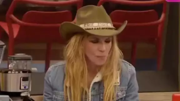 La Granja VIP: Manola Díez termina llorando tras incidente con un caballo La Granja VIP: Manola Díez termina llorando tras incidente con un caballo