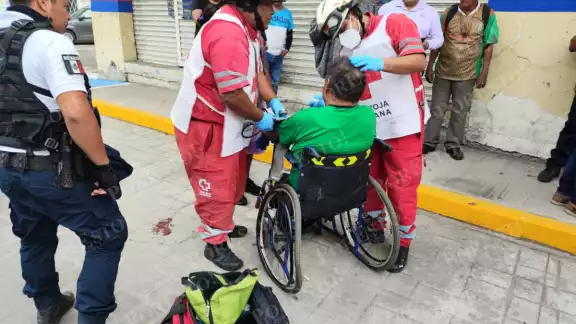 Cruz Roja atiende a lesionado tras accidente en cruce peatonal Cruz Roja atiende a lesionado tras accidente en cruce peatonal