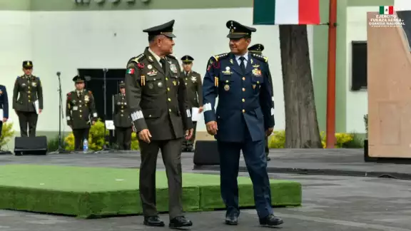 Román Carmona Landa (derecha) juró el cargo de comandante de la Fuerza Aérea Mexicana Román Carmona Landa (derecha) juró el cargo de comandante de la Fuerza Aérea Mexicana