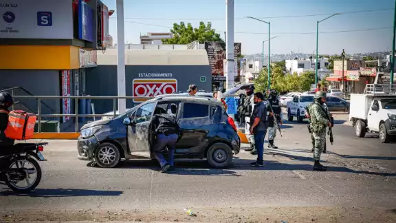 Elementos de la policía estatal de Sinaloa y fuerzas federales desplegaron un operativo conjunto para localizar Elementos de la policía estatal de Sinaloa y fuerzas federales desplegaron un operativo conjunto para localizar