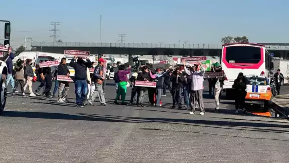 Los manifestantes señalan que el Gobierno del Estado de México no ha cumplido con los acuerdos establecidos para cancelar la modificación Los manifestantes señalan que el Gobierno del Estado de México no ha cumplido con los acuerdos establecidos para cancelar la modificación