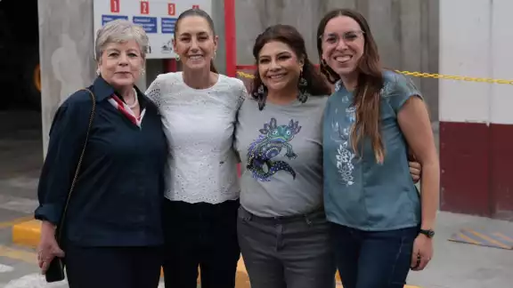 La presiudenta Claudia Sheinbaum Pardo, acompañada por Alicia Bárcena, titular del Medio mabiente y Clara Brugada, jefa de Gobierno de la Ciudad de México La presiudenta Claudia Sheinbaum Pardo, acompañada por Alicia Bárcena, titular del Medio mabiente y Clara Brugada, jefa de Gobierno de la Ciudad de México
