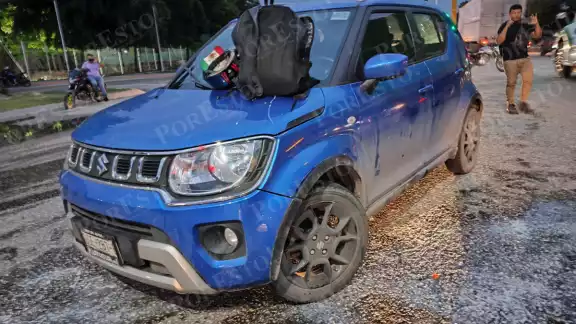 Un motociclista resultó gravemente herido tras ser embestido por un automóvil en la avenida Isla de Tris, en Ciudad del Carmen. Un motociclista resultó gravemente herido tras ser embestido por un automóvil en la avenida Isla de Tris, en Ciudad del Carmen.