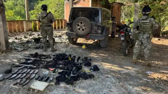 Elementos de la Marina aseguraron armas, un vehículo y una motocicleta vinculados a ‘Los Chapitos’ en Concordia, Sinaloa Elementos de la Marina aseguraron armas, un vehículo y una motocicleta vinculados a ‘Los Chapitos’ en Concordia, Sinaloa